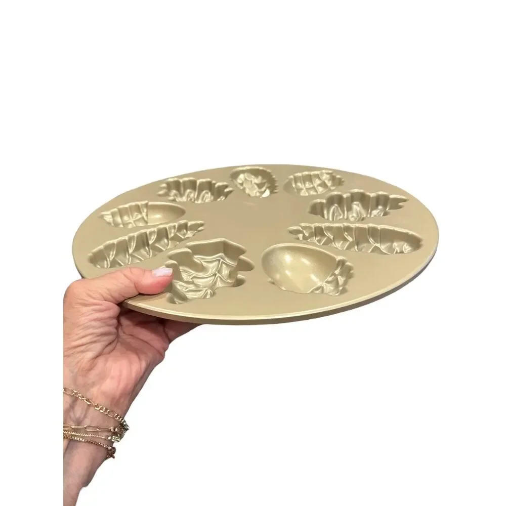 Nordic Ware Gold Woodland Cakelets Pan Autumn Baking Pan